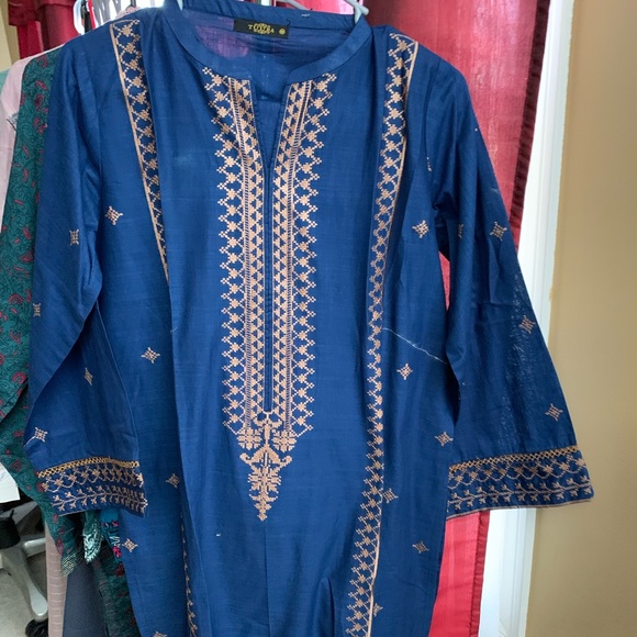 Embroidered cotton Pakistani dress - Picture 1 of 3